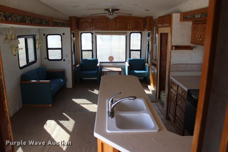 image for item L3002 2002 Carriage DS368 camper