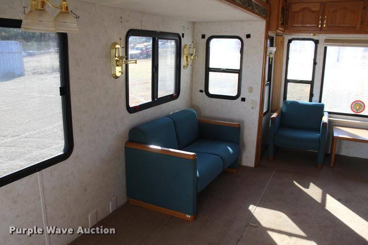 image for item L3002 2002 Carriage DS368 camper