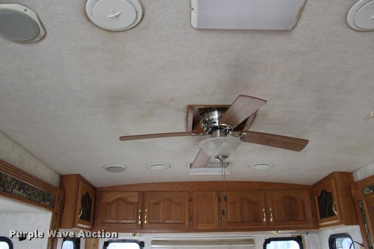 image for item L3002 2002 Carriage DS368 camper