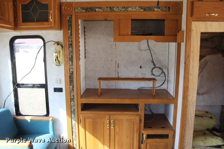 image for item L3002 2002 Carriage DS368 camper