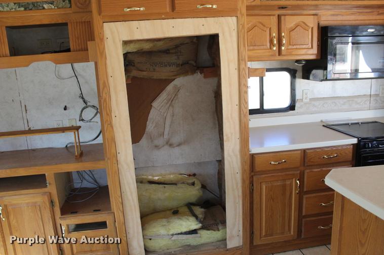 image for item L3002 2002 Carriage DS368 camper