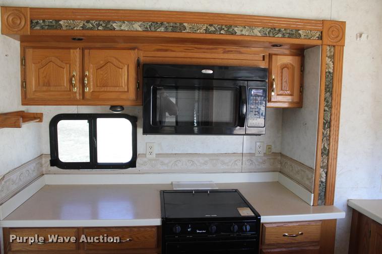 image for item L3002 2002 Carriage DS368 camper