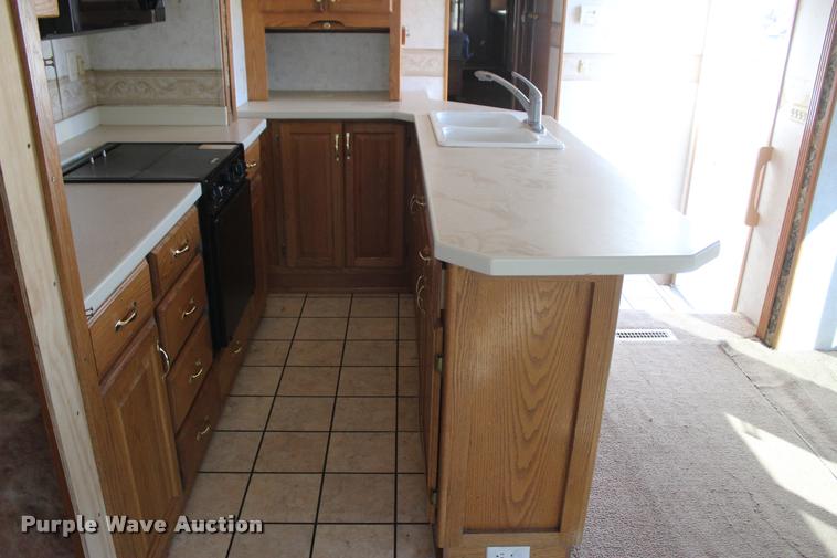 image for item L3002 2002 Carriage DS368 camper