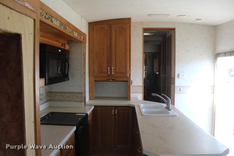 image for item L3002 2002 Carriage DS368 camper