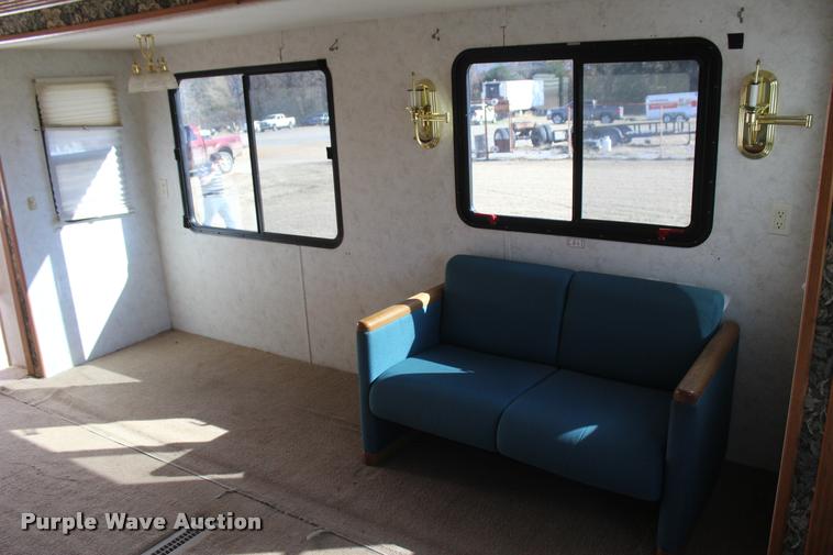 image for item L3002 2002 Carriage DS368 camper