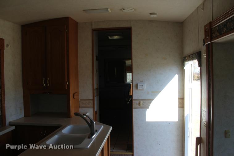 image for item L3002 2002 Carriage DS368 camper