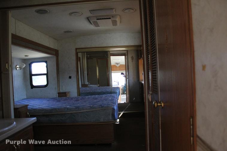 image for item L3002 2002 Carriage DS368 camper