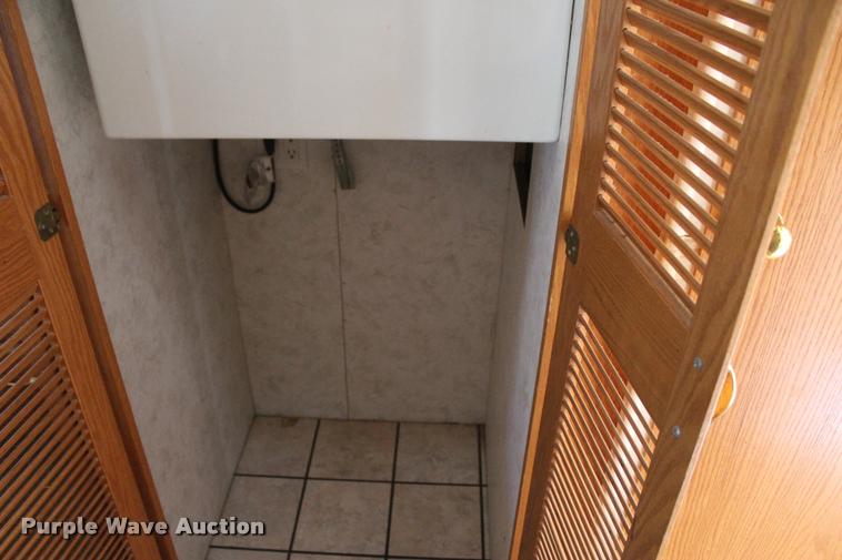 image for item L3002 2002 Carriage DS368 camper