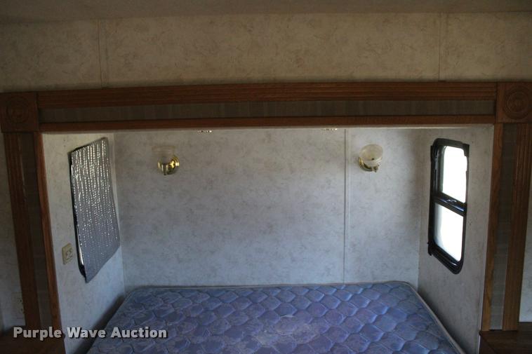 image for item L3002 2002 Carriage DS368 camper