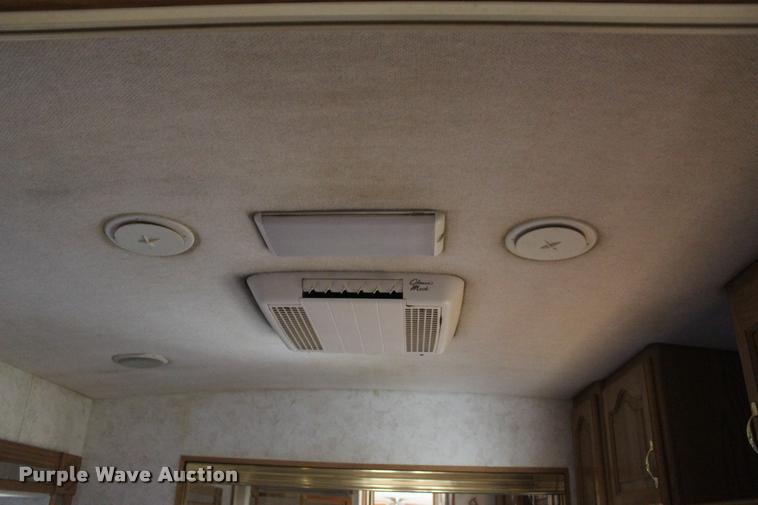 image for item L3002 2002 Carriage DS368 camper