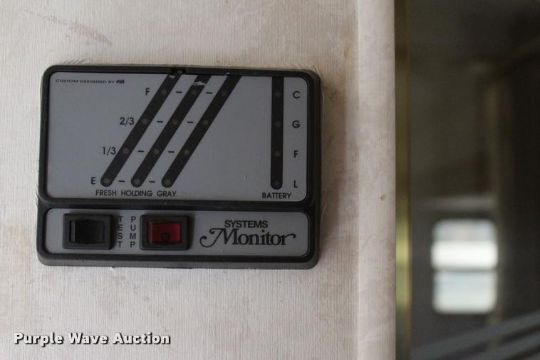 image for item L3002 2002 Carriage DS368 camper