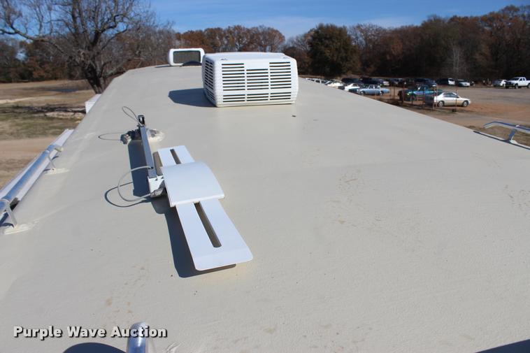 image for item L3002 2002 Carriage DS368 camper