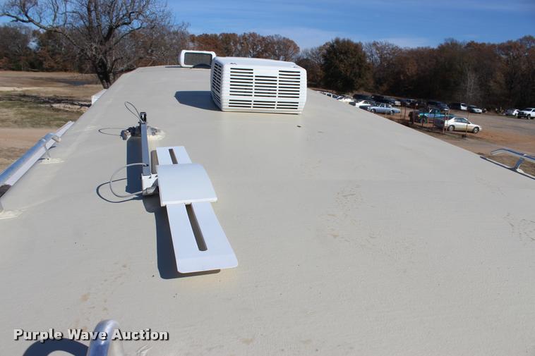 image for item L3002 2002 Carriage DS368 camper