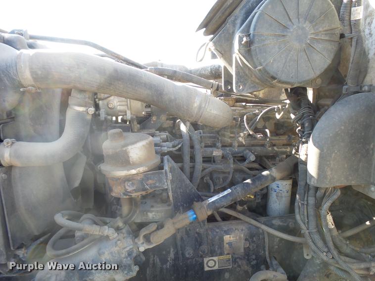 image for item L3307 2007 Peterbilt 335 truck cab and chassis