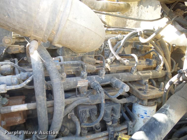 image for item L3307 2007 Peterbilt 335 truck cab and chassis