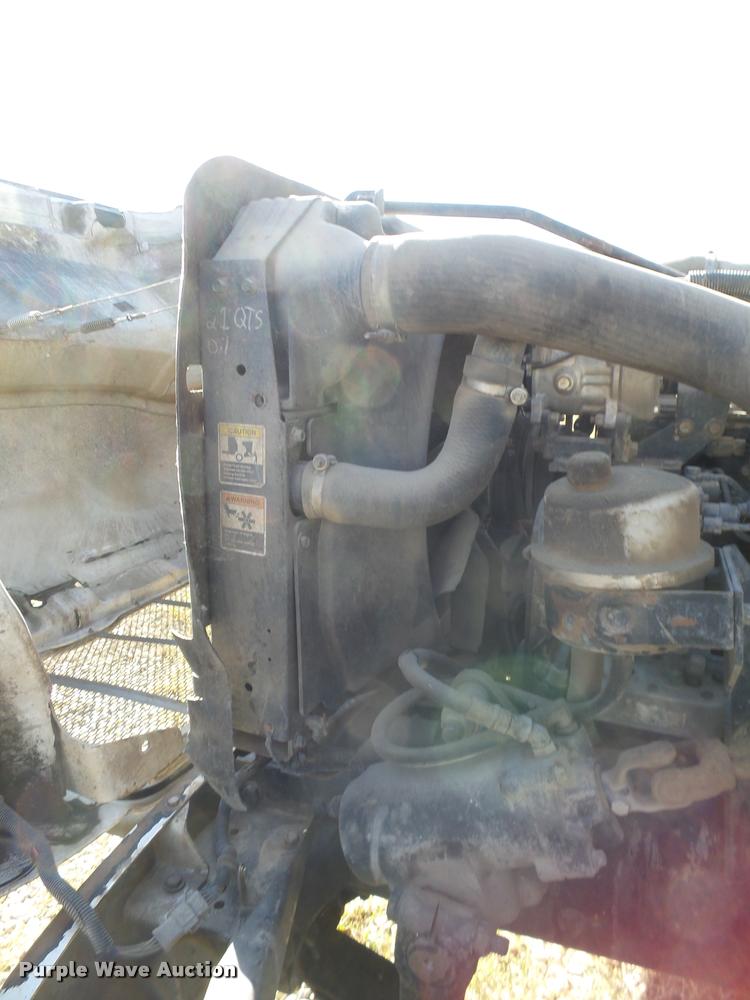 image for item L3307 2007 Peterbilt 335 truck cab and chassis