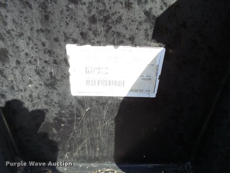 image for item L3307 2007 Peterbilt 335 truck cab and chassis