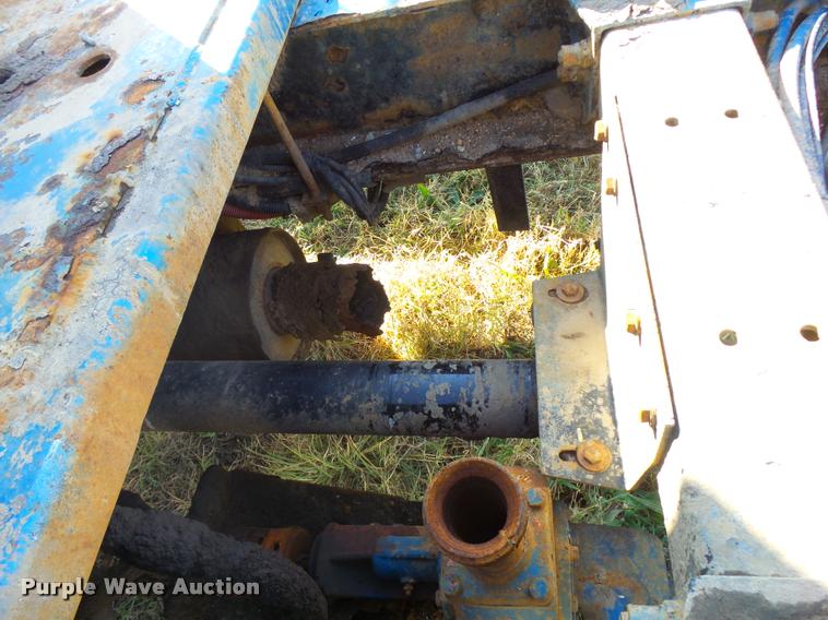 image for item L3307 2007 Peterbilt 335 truck cab and chassis