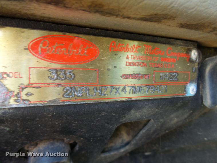 image for item L3307 2007 Peterbilt 335 truck cab and chassis