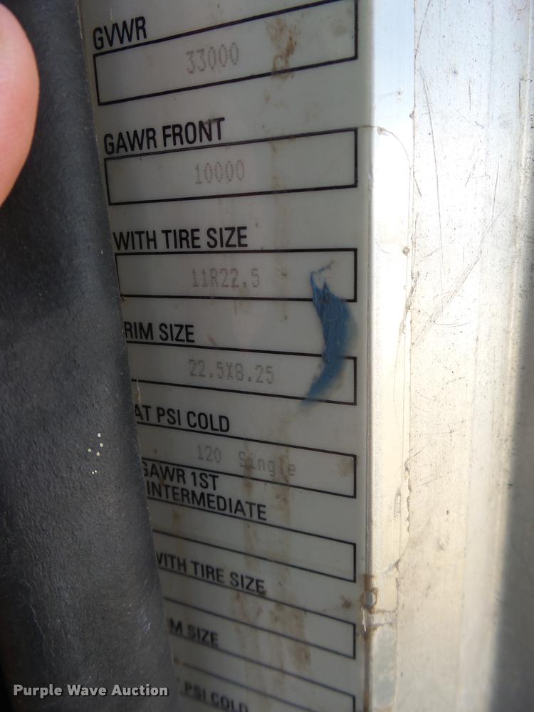 image for item L3307 2007 Peterbilt 335 truck cab and chassis