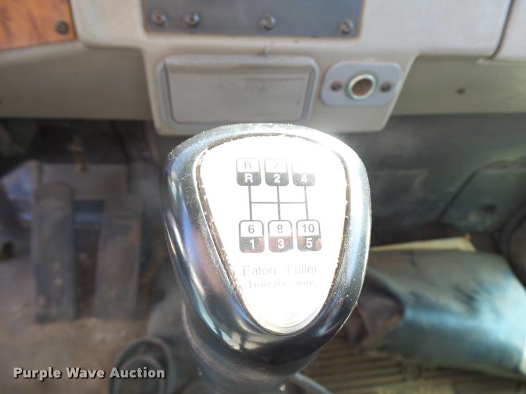 image for item L3308 2009 Peterbilt 335 truck cab and chassis