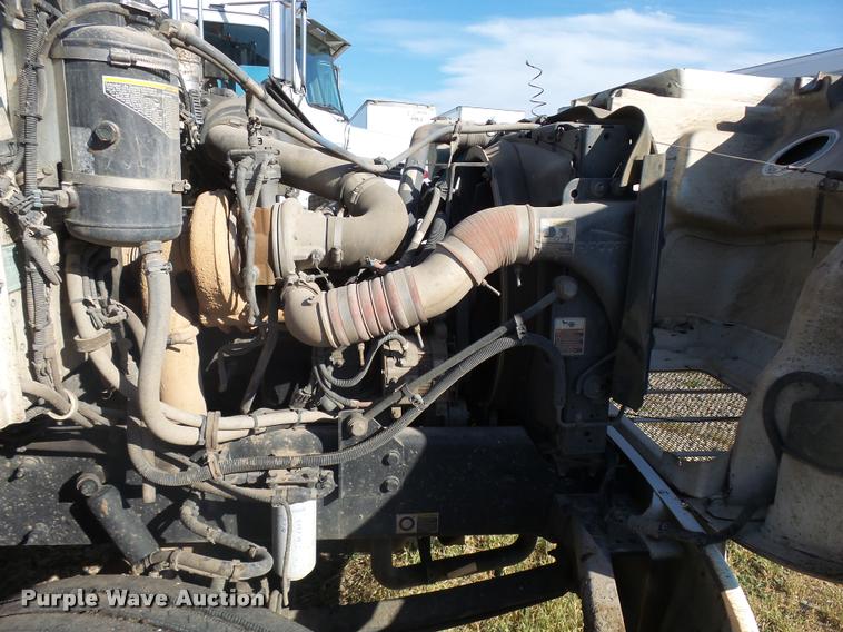 image for item L3308 2009 Peterbilt 335 truck cab and chassis