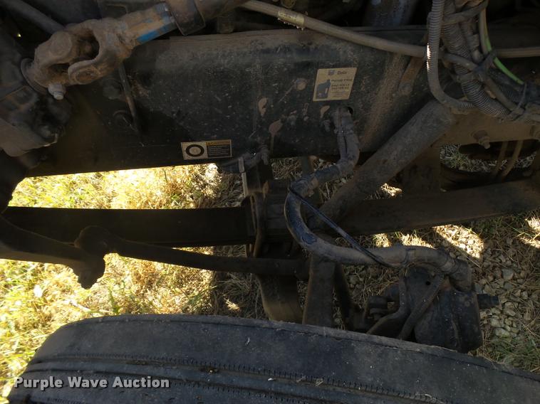 image for item L3308 2009 Peterbilt 335 truck cab and chassis