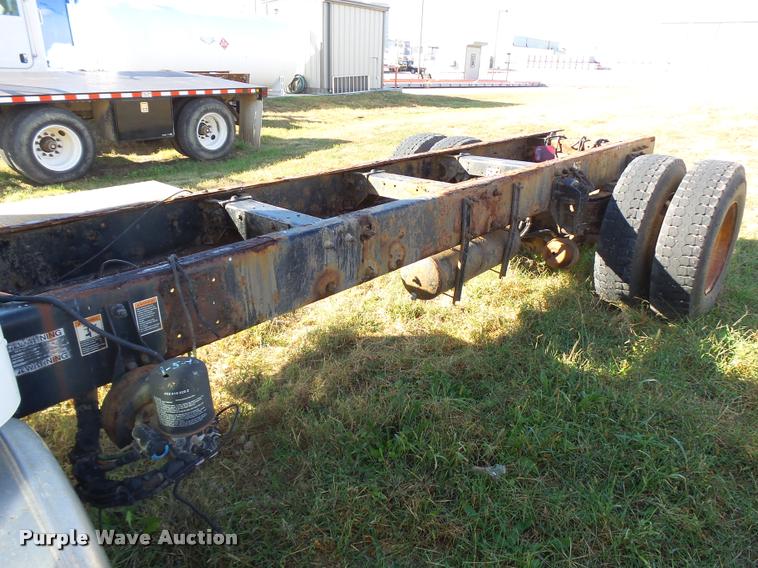 image for item L3308 2009 Peterbilt 335 truck cab and chassis