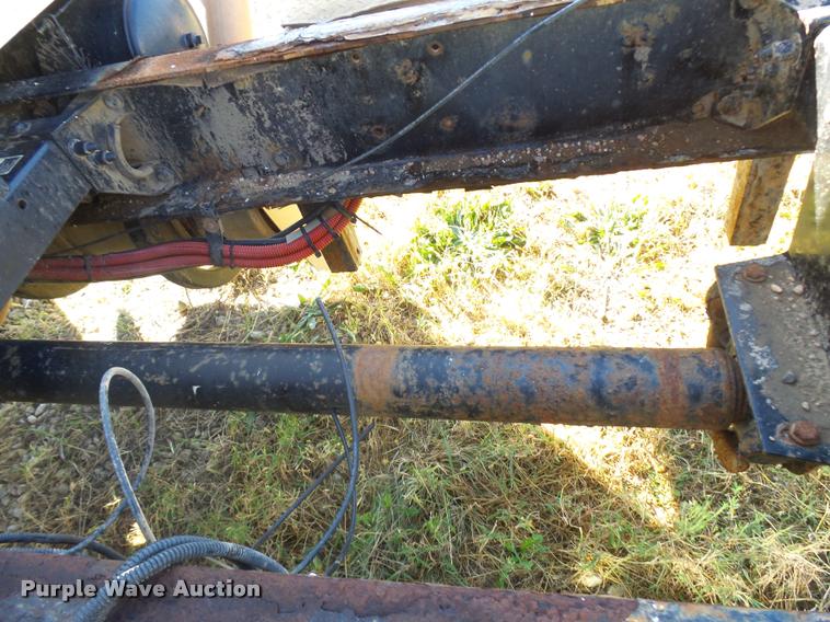 image for item L3308 2009 Peterbilt 335 truck cab and chassis