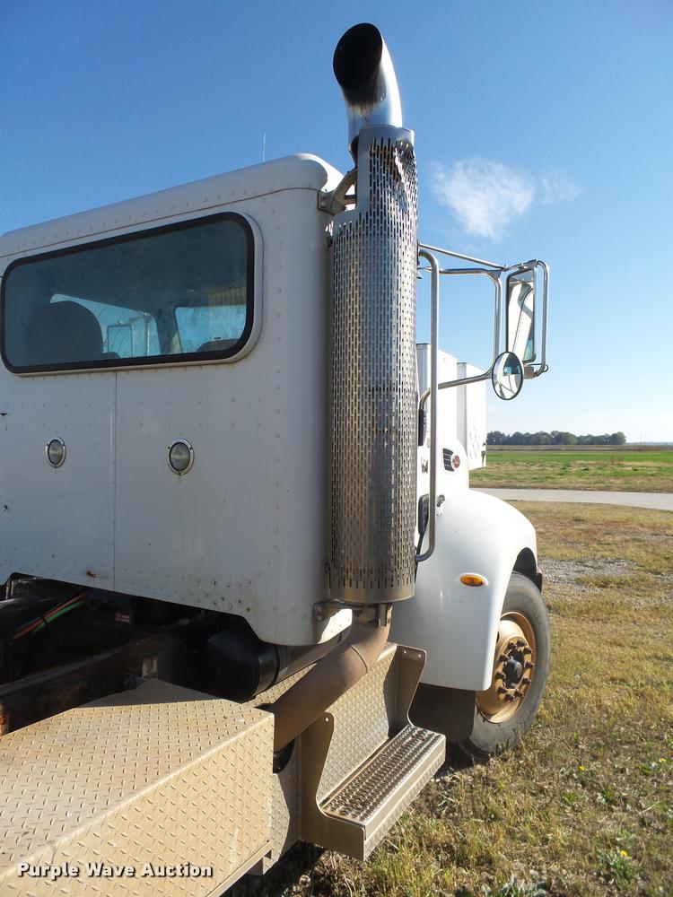 image for item L3308 2009 Peterbilt 335 truck cab and chassis