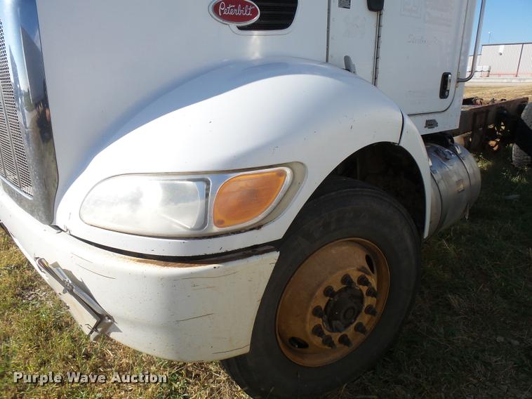 image for item L3308 2009 Peterbilt 335 truck cab and chassis