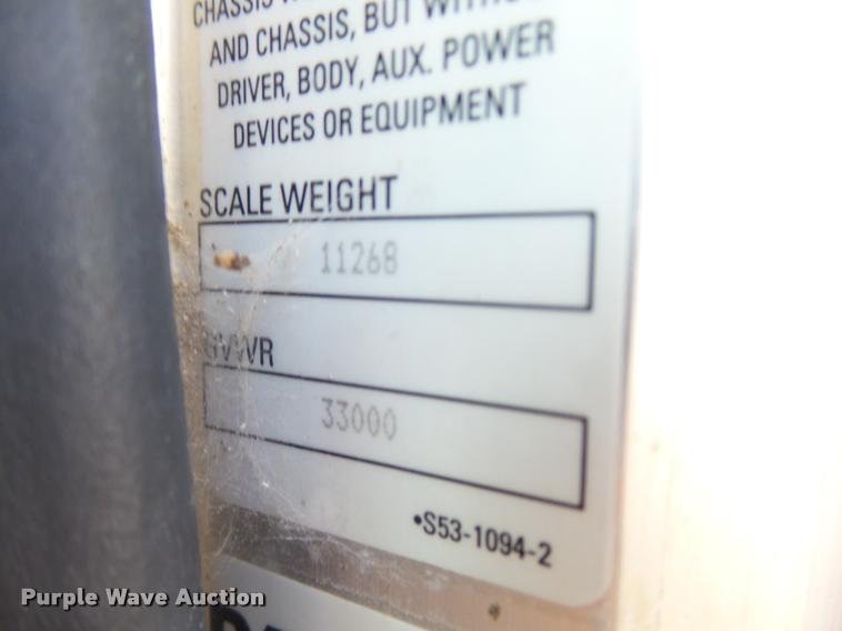 image for item L3308 2009 Peterbilt 335 truck cab and chassis