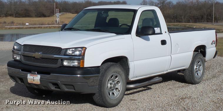 image for item L4665 2005 Chevrolet Silverado 1500 pickup truck
