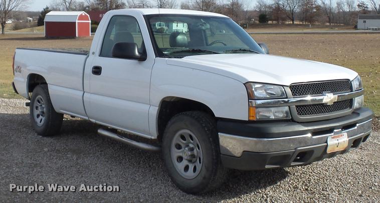 image for item L4665 2005 Chevrolet Silverado 1500 pickup truck