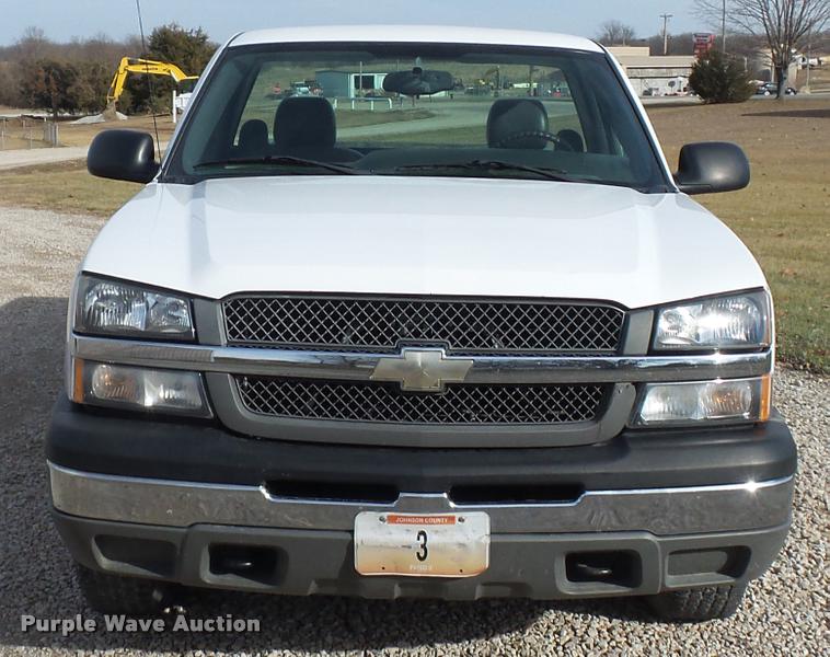 image for item L4665 2005 Chevrolet Silverado 1500 pickup truck