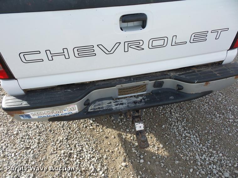 image for item L4665 2005 Chevrolet Silverado 1500 pickup truck