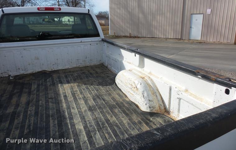 image for item L4665 2005 Chevrolet Silverado 1500 pickup truck