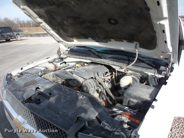 image for item L4665 2005 Chevrolet Silverado 1500 pickup truck