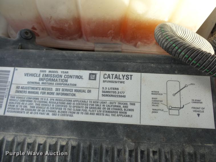 image for item L4665 2005 Chevrolet Silverado 1500 pickup truck