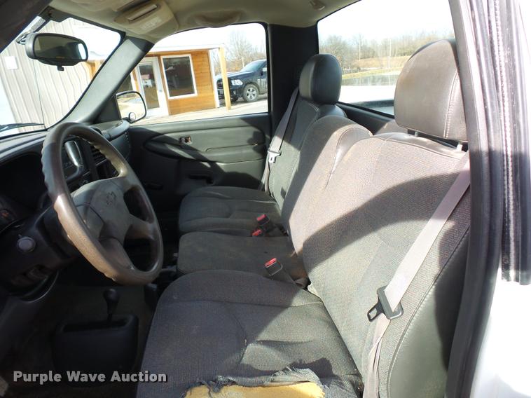 image for item L4665 2005 Chevrolet Silverado 1500 pickup truck