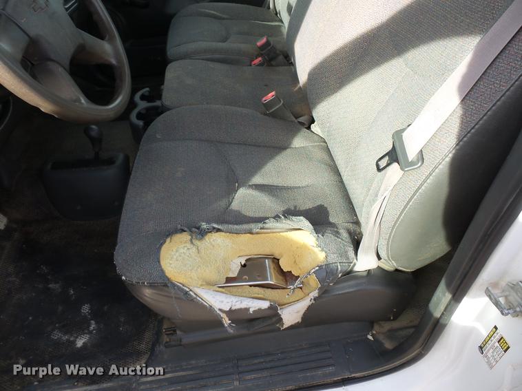 image for item L4665 2005 Chevrolet Silverado 1500 pickup truck