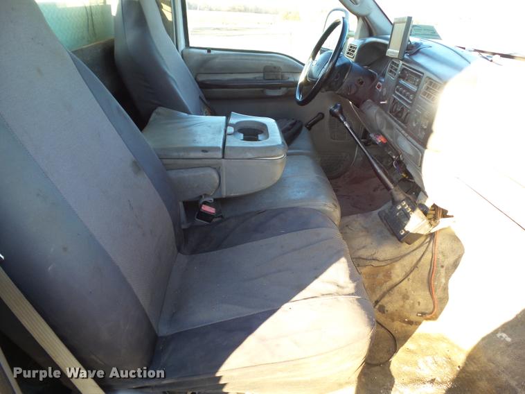 image for item L5533 2004 Ford F550 Super Duty service truck with crane