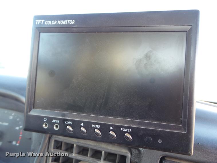 image for item L5533 2004 Ford F550 Super Duty service truck with crane