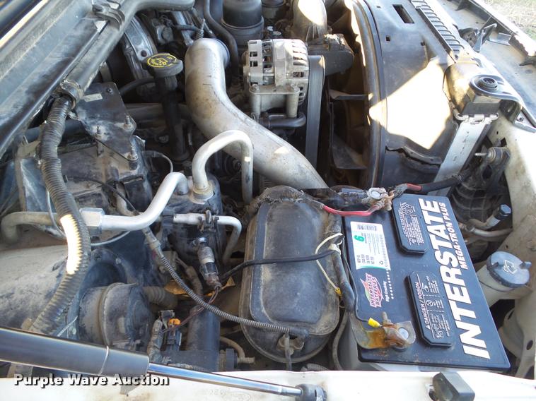 image for item L5533 2004 Ford F550 Super Duty service truck with crane