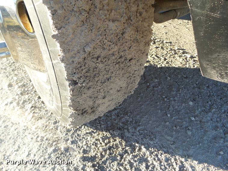 image for item L5533 2004 Ford F550 Super Duty service truck with crane