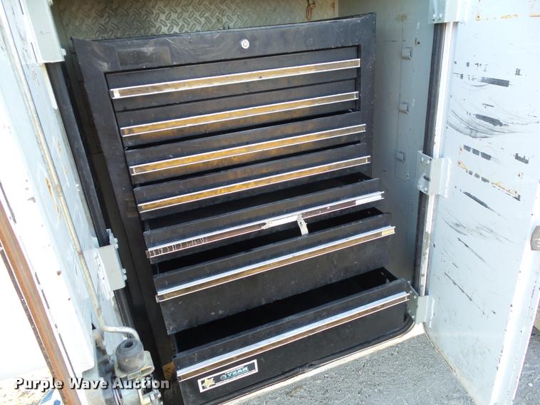 image for item L5533 2004 Ford F550 Super Duty service truck with crane