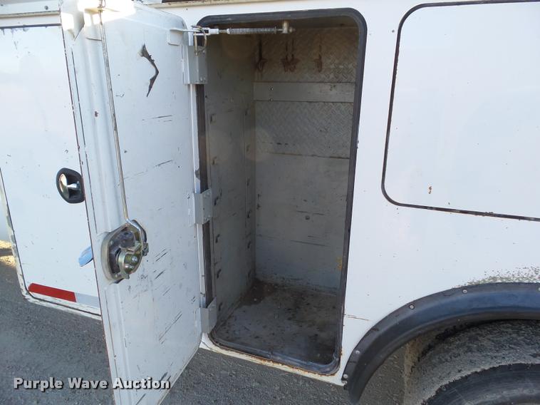 image for item L5533 2004 Ford F550 Super Duty service truck with crane