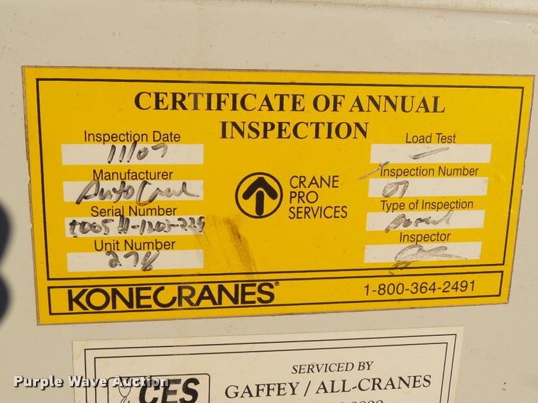 image for item L5533 2004 Ford F550 Super Duty service truck with crane