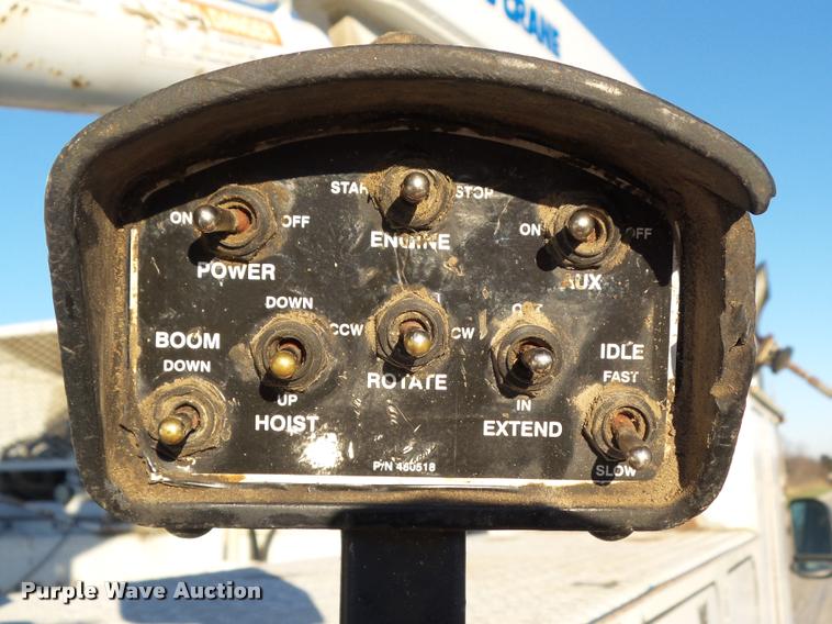 image for item L5533 2004 Ford F550 Super Duty service truck with crane