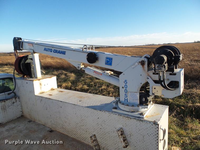 image for item L5533 2004 Ford F550 Super Duty service truck with crane